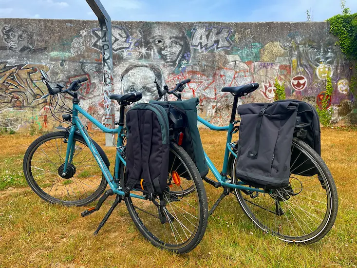 Photo de deux vélos au camping de Loguivy de la Mer